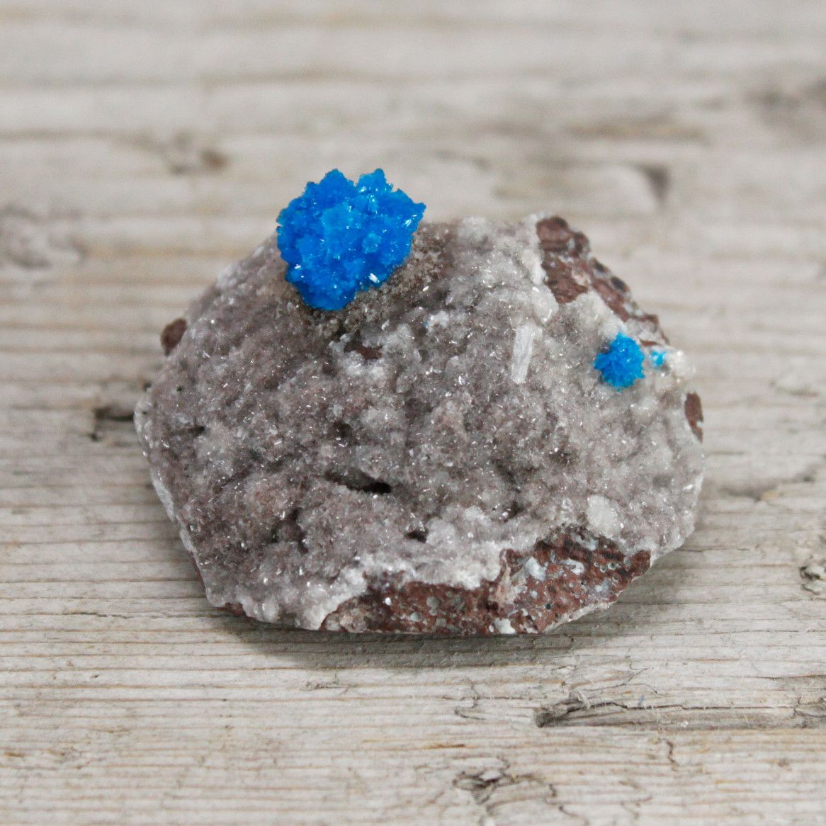 Authentic Cavensite with Metrics 30-40mm perspective detail 3 showcasing clean geometry and natural material finishes