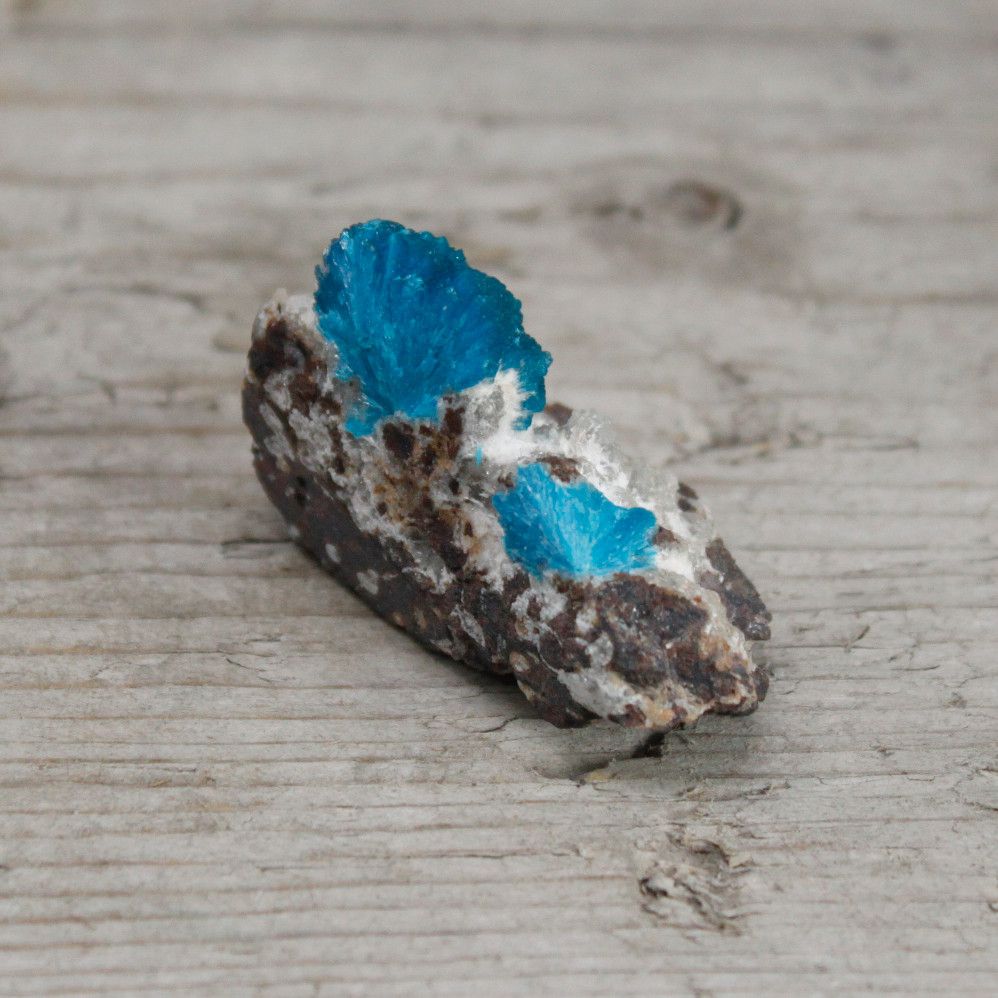 Authentic Cavensite with Metrics 30-40mm perspective detail 6 showcasing clean geometry and natural material finishes