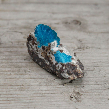 Authentic Cavensite with Metrics 30-40mm perspective detail 6 showcasing clean geometry and natural material finishes