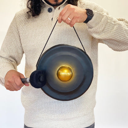 Mažas Gydantis Gongas — 25cm | Juodas | Raižytas Stovas